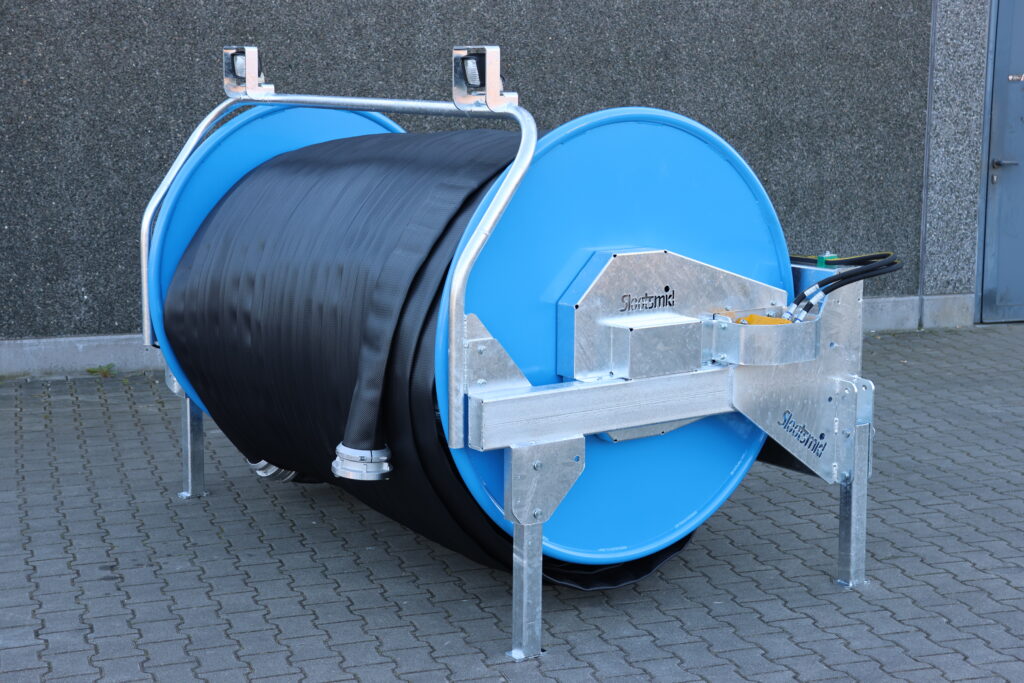 Verschlaugungstechnik: Schlauchhaspeln für Gülleverschlauchung Robust konstruierte Slootsmid Schlauchhaspel mit über 900 m Schlauch und Arbeitsscheinwerfer.