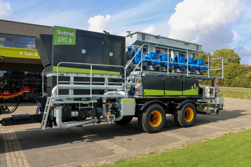 SMS6 mobile manure separator