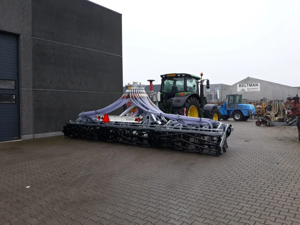 Slootsmid SB Bouwlandbemester Profi Max met brede werkbreedte