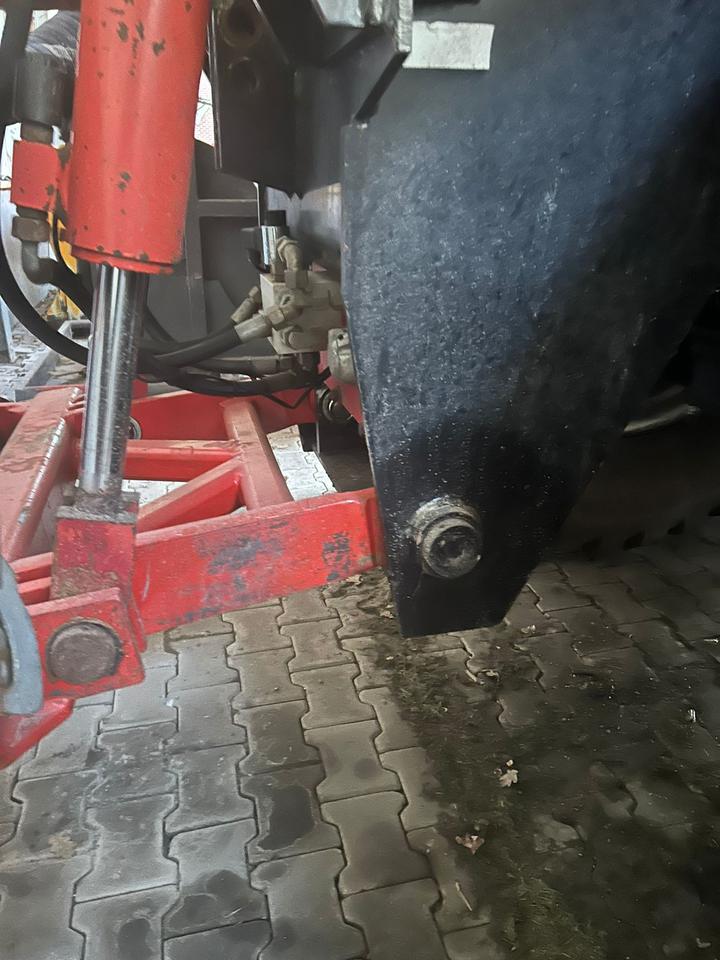 43689 006